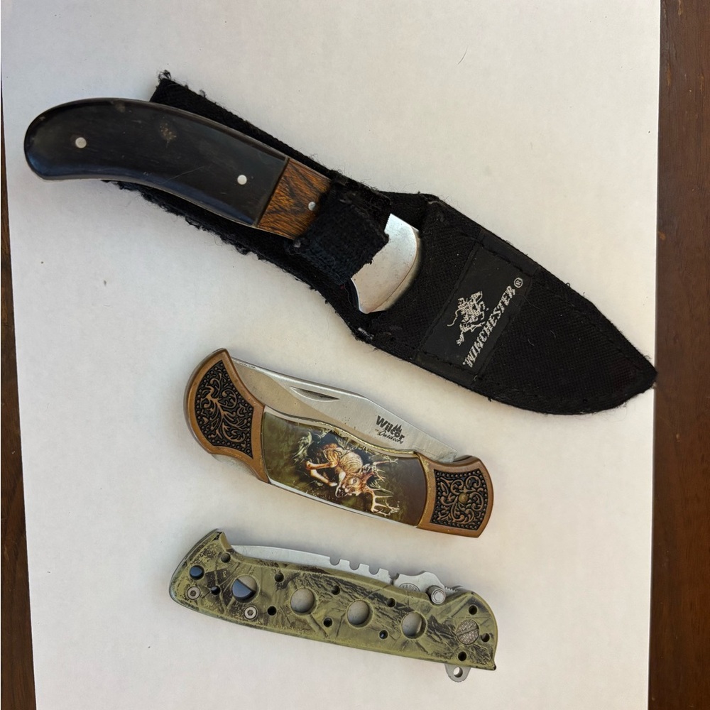 Three hunting knives knife lot 2 pocket 1 sheath tools
